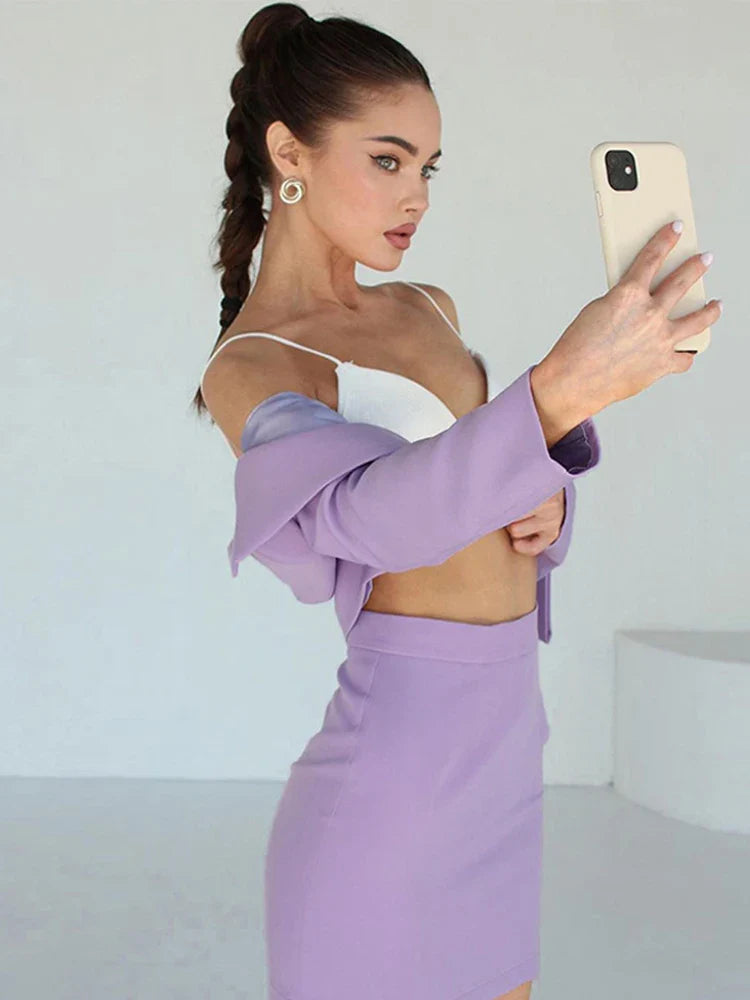 Komplet damski elegancki z krótką marynarką i spódnicą mini
