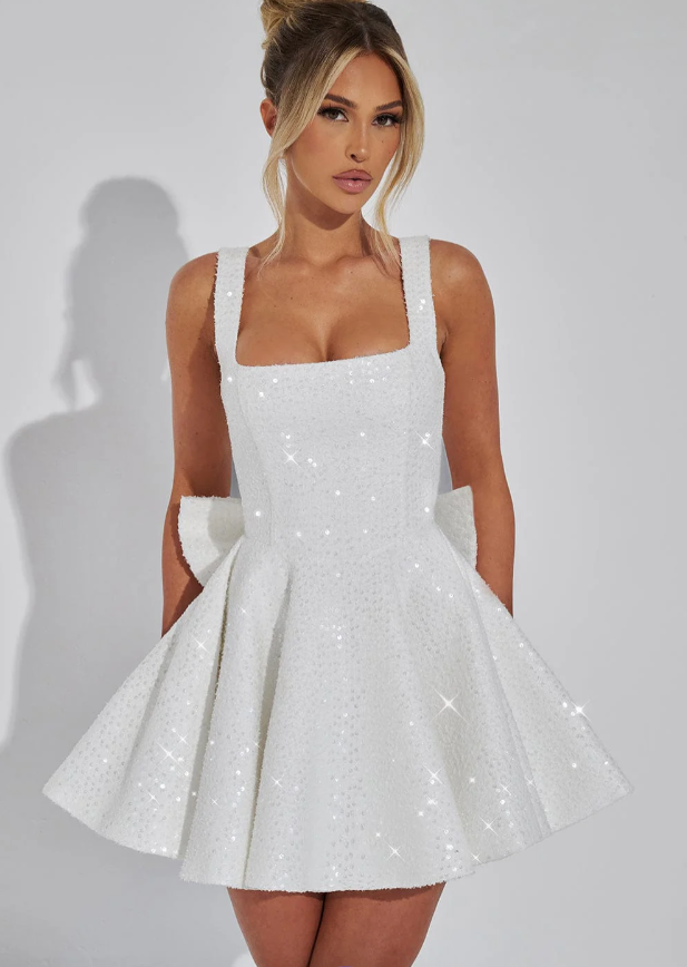 Sukienka mini cekinowa rozkloszowana elegancka